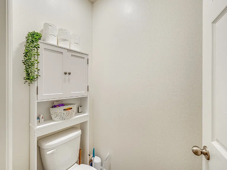 1075 Trinity St — Photo 26