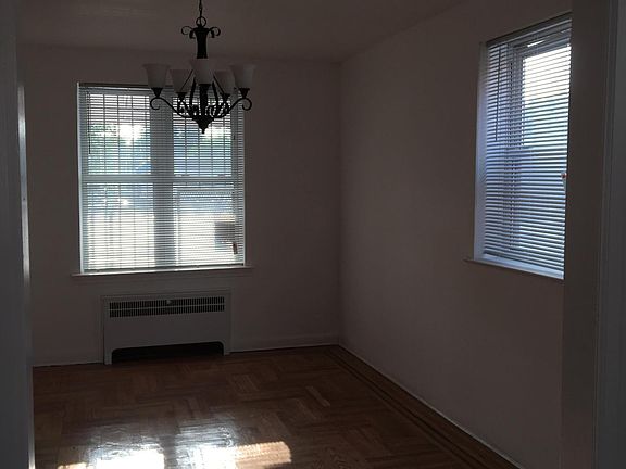4th image of 1056 Stratford Ave