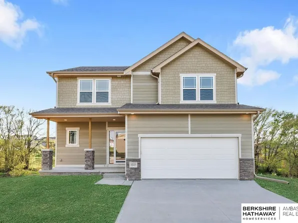 18120 Sage Cir, Omaha, NE 68136