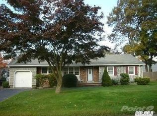 1069 Carlls Straight Path, Dix Hills, NY 11746