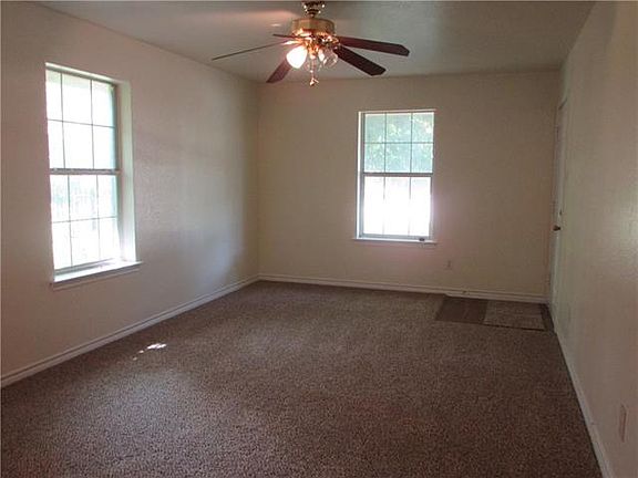 5th image of 407 E Denton St