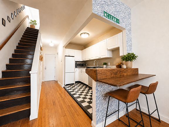 3rd image of 400 W 25th St #D