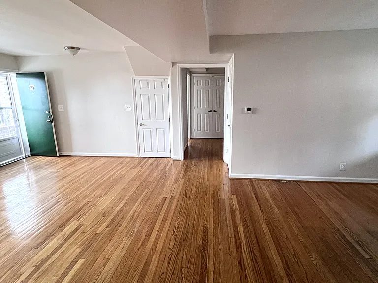 Woodcliffe Manor Apartments — Photo 27