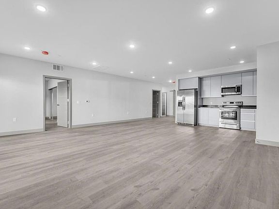 3rd image of 7040 N Woodman Ave #107