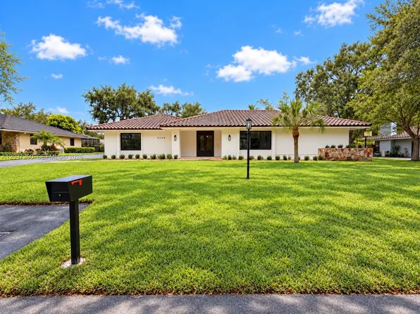 8240 SW 89th St, Miami, FL 33156