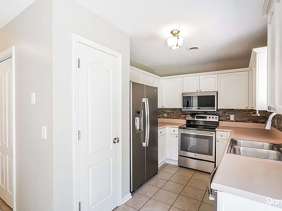3rd image of 3150 Jenkins Dr