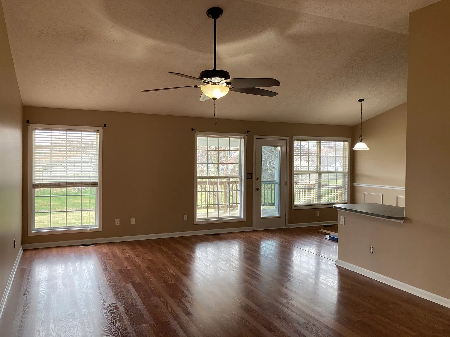 3 bed, 1900 sqft, $1,800 — Photo 4