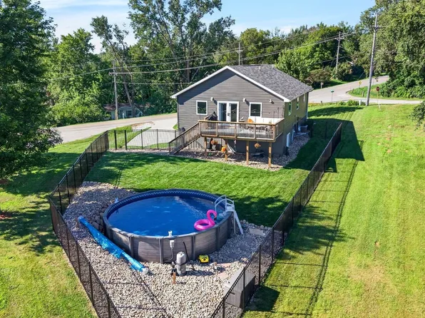 8419 Pawnee Ln, Plattsmouth, NE 68048