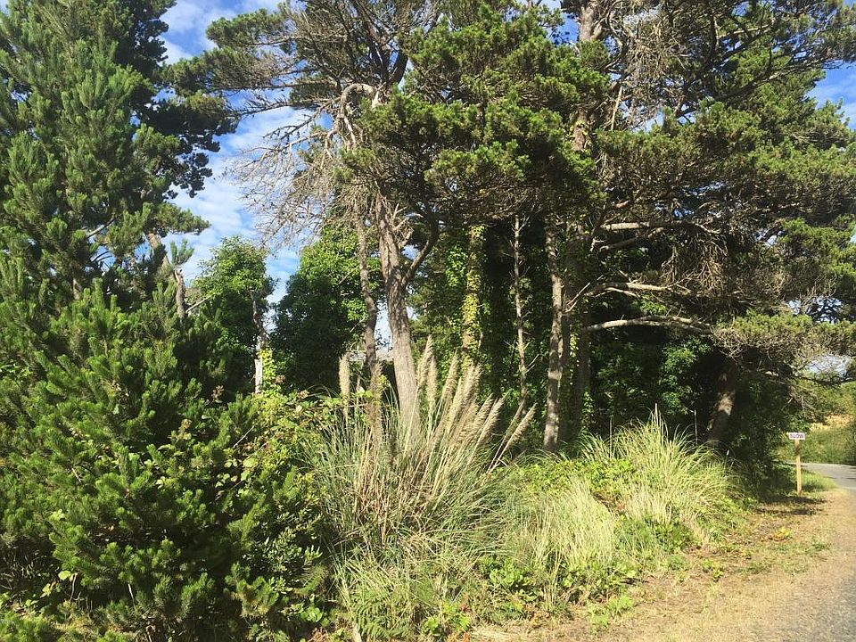 2nd image of 2001 NW Oceanview Dr