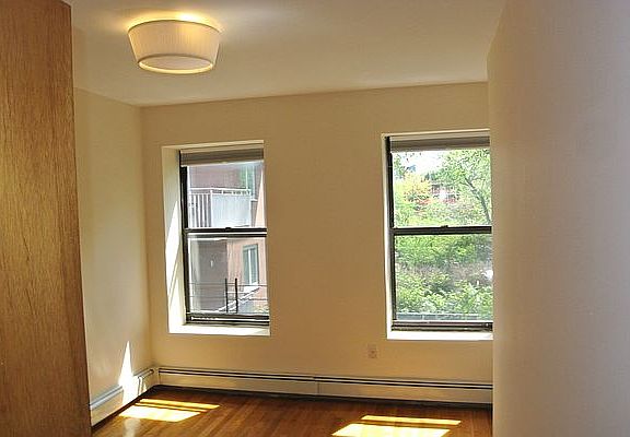 5th image of 633 Vanderbilt Ave APT 3