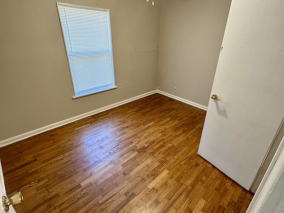 5th image of 1611 W 22nd Ter #1
