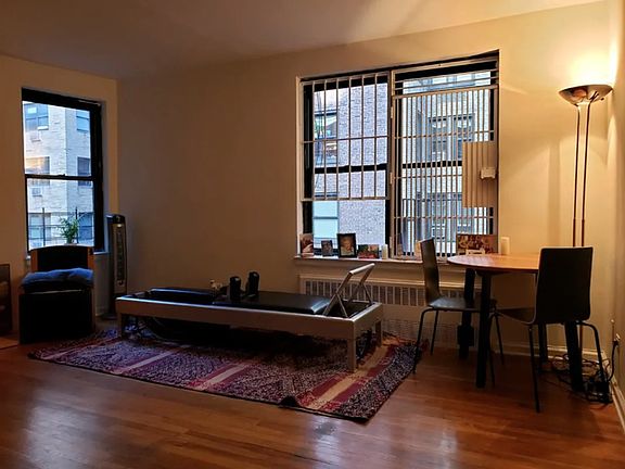 5th image of 208 E 70th St APT 2E