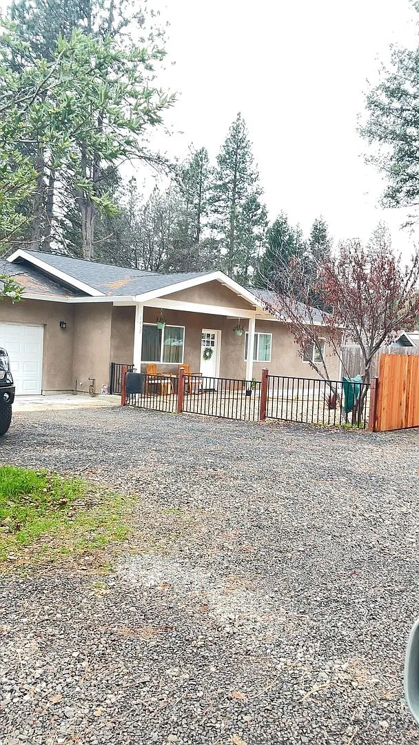 1612 Walnut Ln photo 1