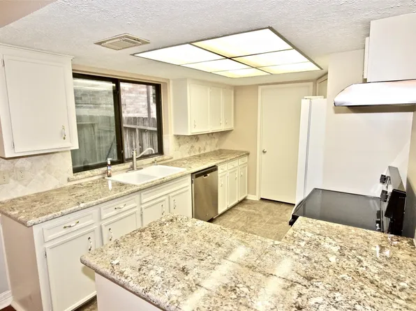 3146 Wagon Trail Dr, Sugar Land, TX 77479