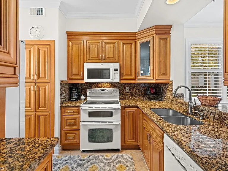 2295 Carrington Ct #1-101 — Photo 6