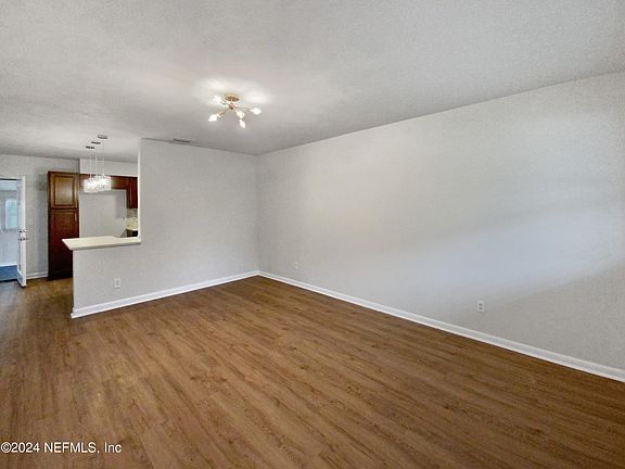 3rd image of 7958 JAGUAR Drive