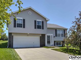 2706 Canyon Cir, Bellevue, NE 68123