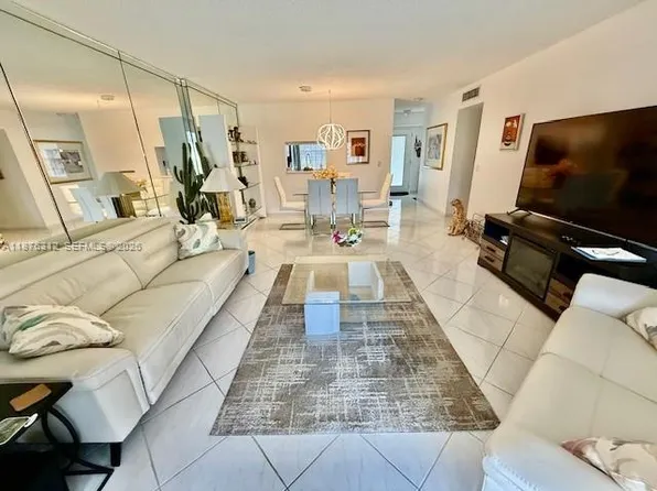 1025 SE 4th Ave APT 101, Dania Beach, FL 33004