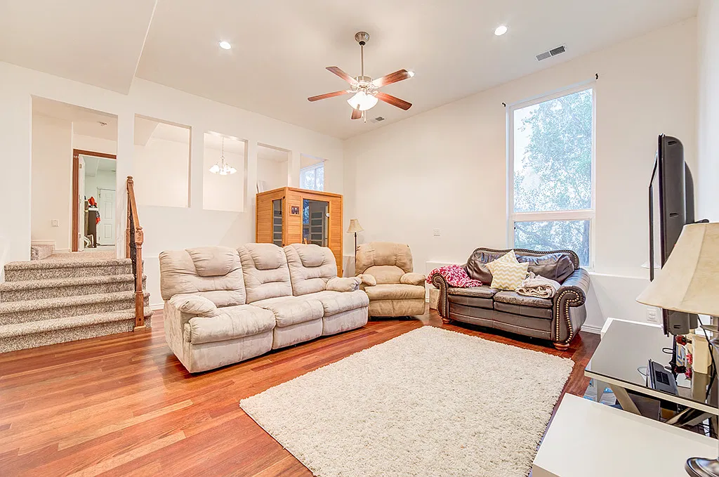 936 S Mountain Side Dr — Photo 2