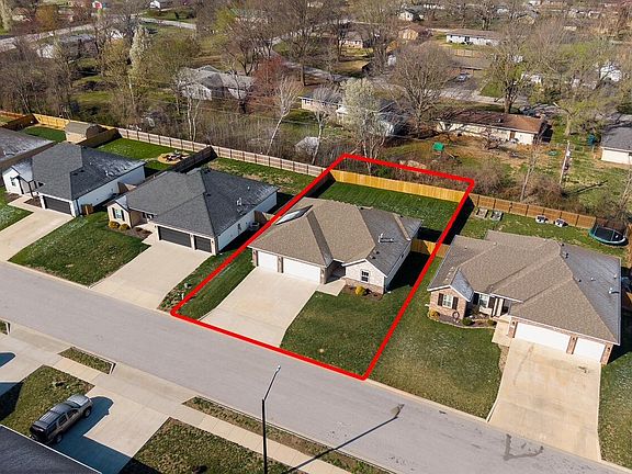 2nd image of 747 N Century Avenue