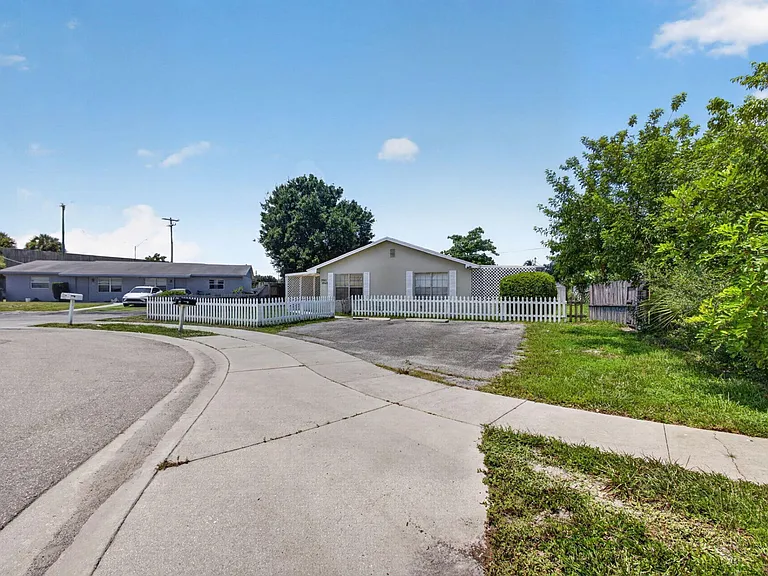 3943 Roan Ct W — Photo 29