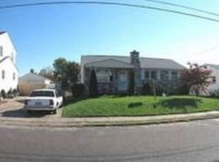 24 Collins Ln, Maple Shade, NJ 08052