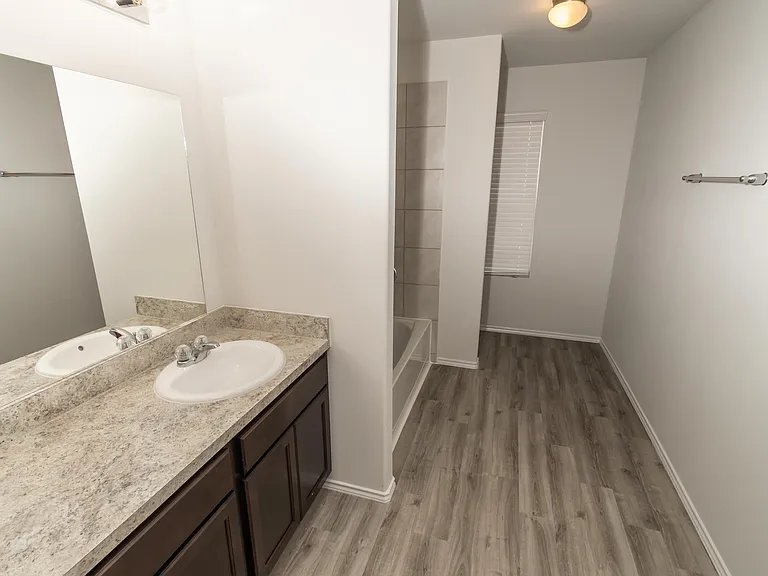 Hailey Harbor Dr — Photo 9