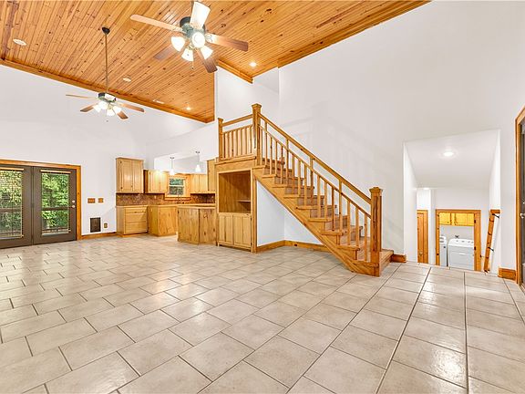 4th image of 8907 Summer Shade Rd