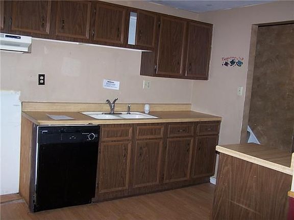 2nd image of 917 Waring Dr E