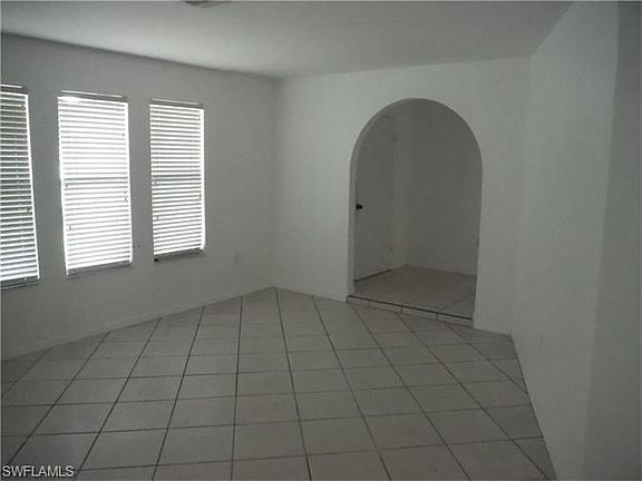 5th image of 613 SE 23rd Ter