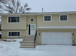 3831 Windcrest Ct, Eagan, MN 55123