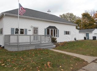 1514 5th Ave S, Escanaba, MI 49829