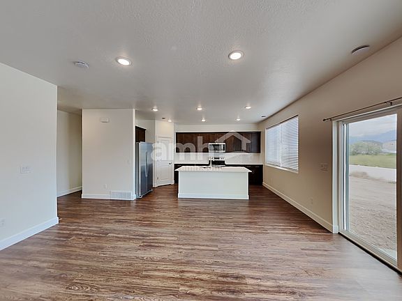 5th image of 222 N Allen Ln