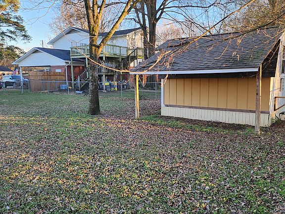 5th image of 218 E Circle Dr