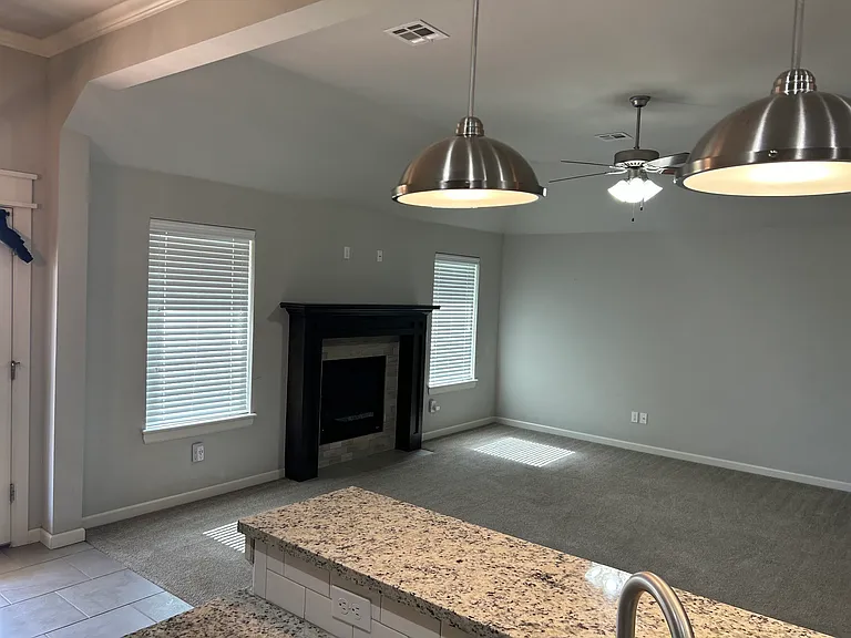 2400 Santa Monica St — Photo 28