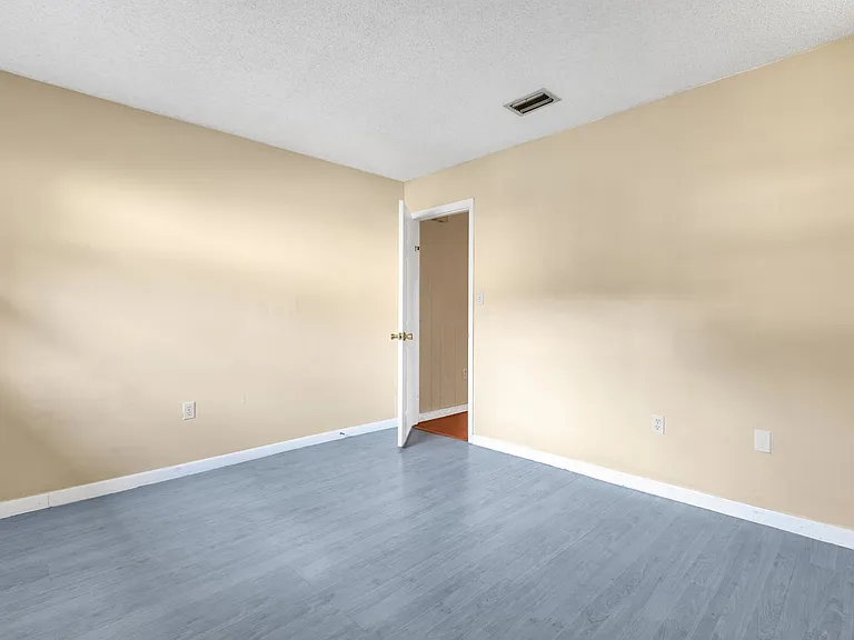 320 Heather Ave — Photo 17