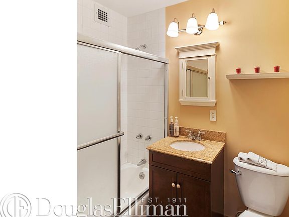 5th image of 370 E 76th St APT B307