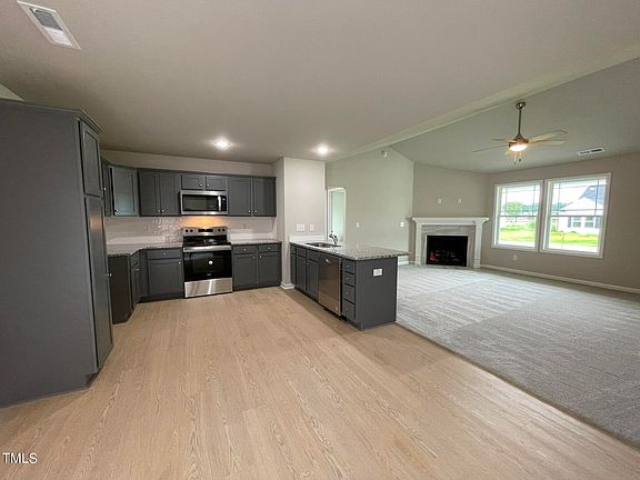 4th image of 240 Lotus Ave