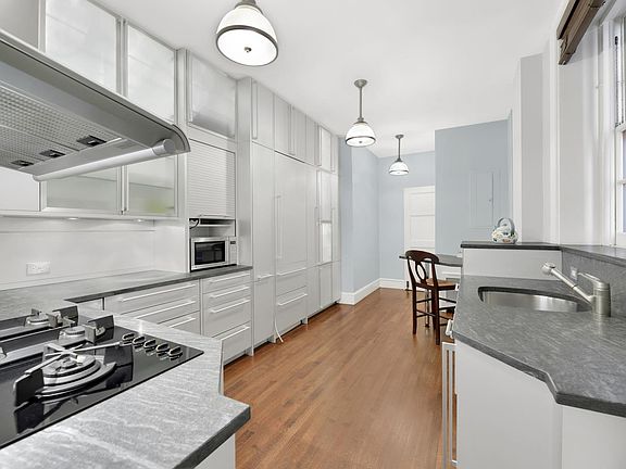 4th image of 24 Gramercy Park S