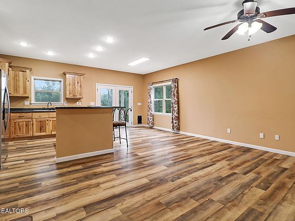 3rd image of 1060 Spruce Creek Dr