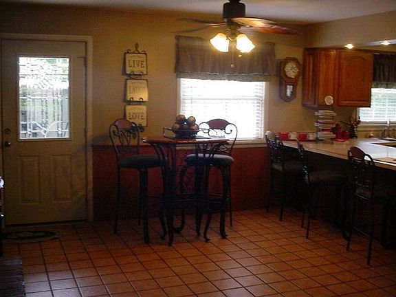 5th image of 324 Wesleyan Pl
