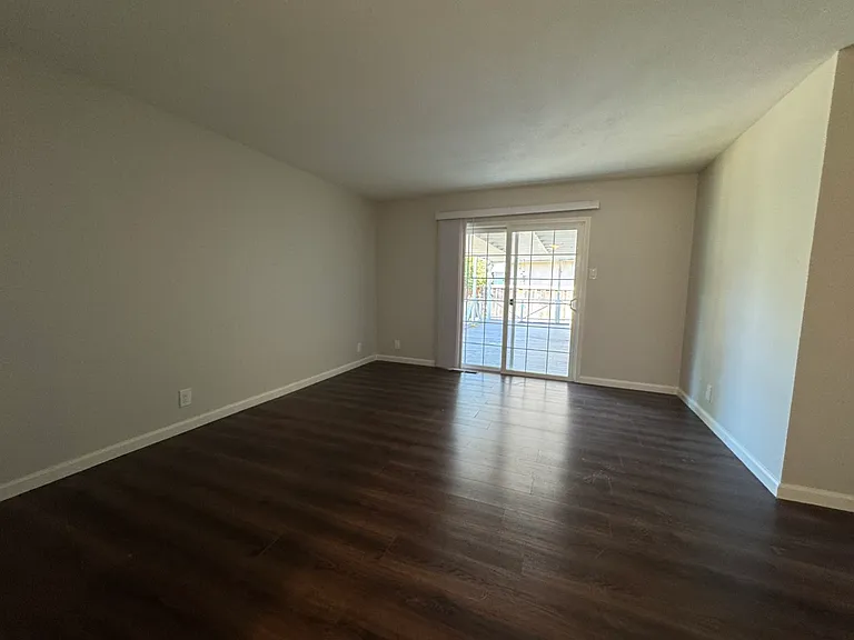2135 Minto Dr — Photo 8