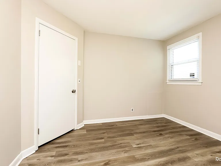 572 Whispering Hills Dr — Photo 10