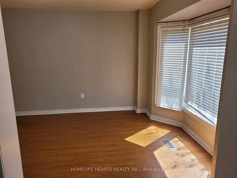 1107 Thoresby Dr — Photo 13