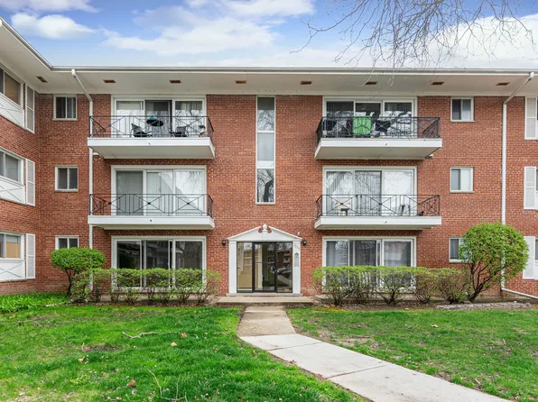 10115 Old Orchard Ct Unit 101, Skokie, IL 60076