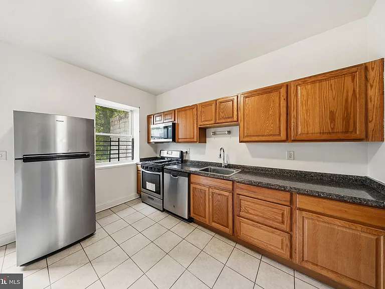 2516 W Pratt St — Photo 9