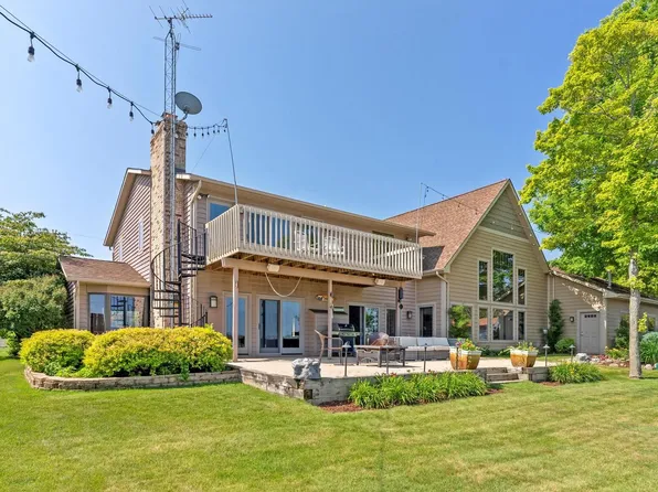 3060 Cottage LANE, Two Rivers, WI 54241