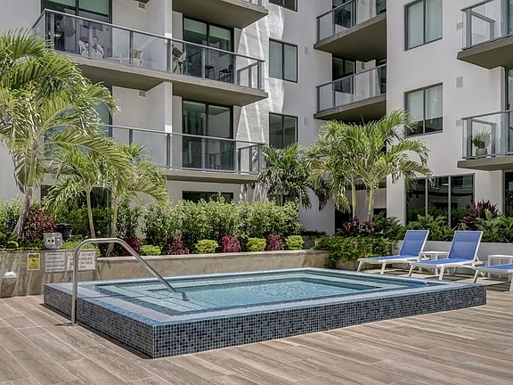 4th image of 1776 Biscayne Blvd #702