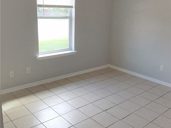 3rd image of 414 Justin Ln