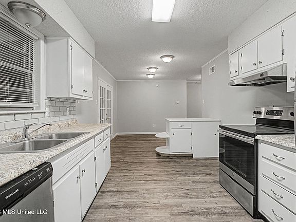 5th image of 1395 Main St